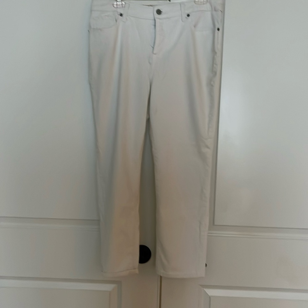 Chicos slimming girlfriend slim leg crop pants